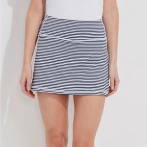 Vineyard Vines Girls Performance Skort. Navy & White Stripes